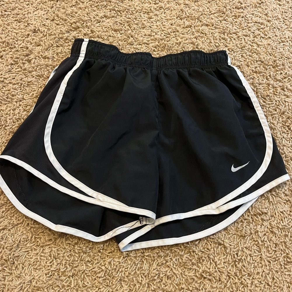 Nike women’s dry tempo shorts